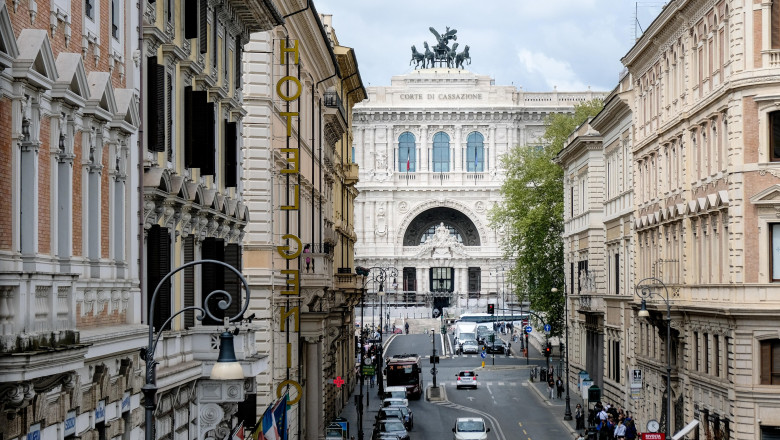 video declaratia de avere este publica in italia in spania doar inaltii demnitari sunt obligati sa o completeze regele este