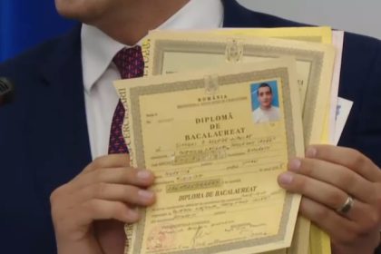 video dupa nicusor dan si george simion si a prezentat diploma de bacalaureat si a adus cu el si certificatul de casatorie 68232ee3481de