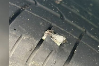 video haos pe o autostrada din australia sute de masini s au ales cu cauciucurile sparte 6814828d05094