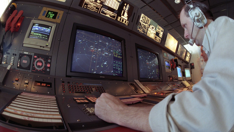 video incident pe aeroportul newark din new york avioanele au disparut de pe radar turnul de control sunteti acolo 681af811c066d