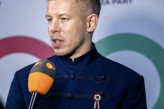 video liderul opozitiei din ungaria vine pe jos de la budapesta la oradea il acuza pe orban ca i a vandut pe maghiari pentru simion 68234bb8c2528