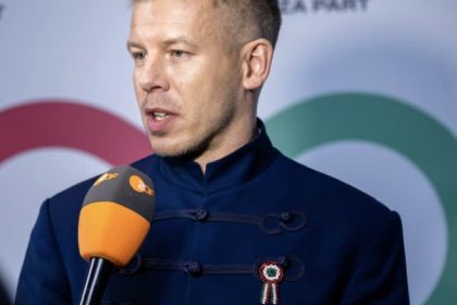 video liderul opozitiei din ungaria vine pe jos de la budapesta la oradea il acuza pe orban ca i a vandut pe maghiari pentru simion 68234bb8c2528