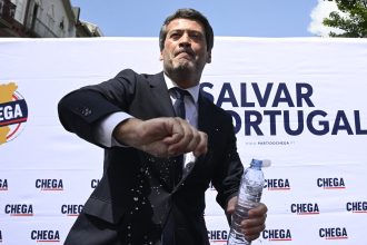 video liderului extremei drepte din portugalia i s a facut rau pentru a doua oara in public cu cateva zile inainte de alegeri 68262f2c954b7