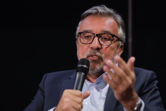 video lucian romascanu nu exclude o eventuala demisie a lui marcel ciolacu este o optiune a mai facut o o data 681887f0e3d1b