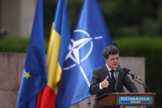 video nicusor dan de ziua eroilor unitatea nu inseamna sa gandim la fel ci sa ne asumam impreuna directia unei romanii europene 68383d87a7958