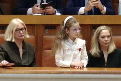 video nicusor dan despre ziua investirii sale ca presedinte fetita a spus ca s a plictisit la discurs 683573db66622