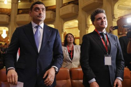 video nicusor dan si george simion fata in fata ce spun candidatii despre devalorizarea leului si cheltuielile pentru armata 681b75ecd1828