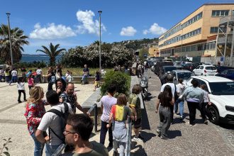 video panica la napoli dupa un cutremur de 44 scoli evacuate metrou blocat si trafic paralizat 682366ac085ea