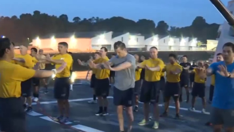 video pete hegseth s a antrenat alaturi de trupele americane pe un portavion in singapore imagini inedite cu seful pentagonului 68395d57ae451