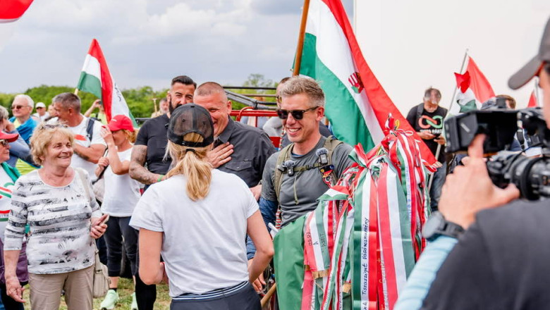 video peter magyar oponentul lui viktor orban a ajuns la granita cu romania in marsul celor un milion de pasi 68308814b0bd9