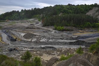 video protest al localnicilor in fata salinei praid dupa ce au aflat ca s a inundat si zona turistica 6839739f269f7