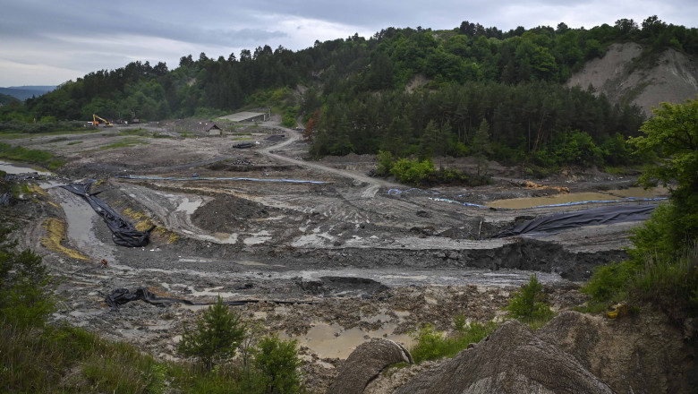 video protest al localnicilor in fata salinei praid dupa ce au aflat ca s a inundat si zona turistica 6839739f269f7