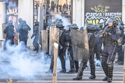 video proteste violente in franta de ziua muncii zeci de manifestanti au fost arestati in mai multe orase din tara 6813a06646798