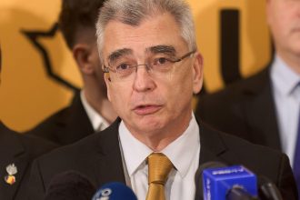 video senator aur dupa informatiile potrivit carora george simion nu s ar mai afla in tara nu stiu unde este acum ne am vazut aseara 681887ec88594