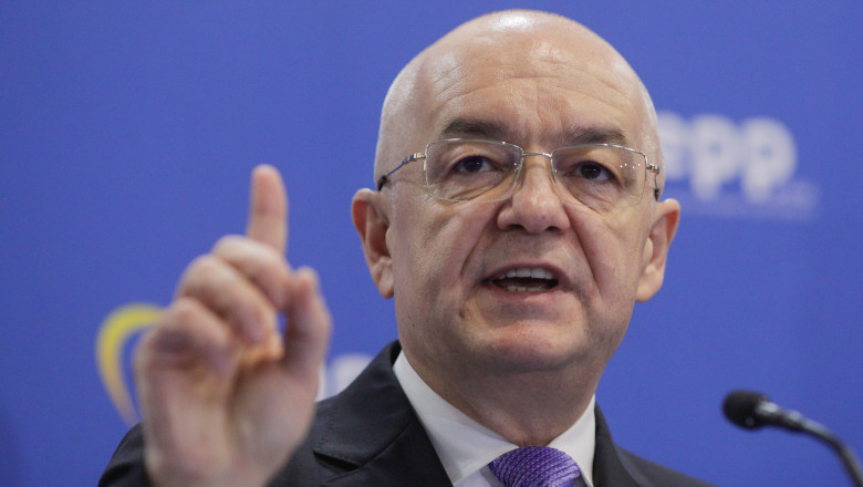 video solutia lui emil boc dupa decizia ccr privind declaratiile de avere e simplu schimbi majoritatea la curtea constitutionala 6839f3ce844a3