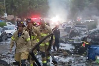 video un avion de mici dimensiuni s a prabusit intr un cartier din san diego 682f7ff5a017e