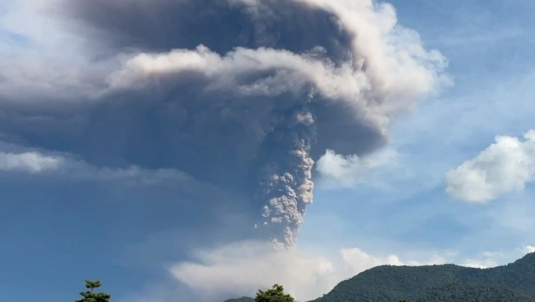 video vulcanul lewotobi laki laki a erupt indonezia a crescut nivelul de alerta la