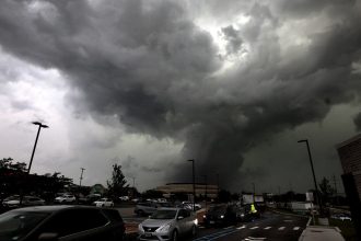 videofoto tornade si furtuni puternice in sua cel putin 27 de morti in missouri si kentucky 6829b90de7161