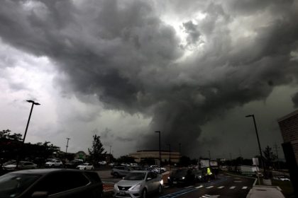 videofoto tornade si furtuni puternice in sua cel putin 27 de morti in missouri si kentucky 6829b90de7161