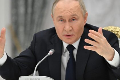 vladimir putin serviciile straine precum microsoft si zoom ar trebui restrictionate in rusia 6834a8a4c1984