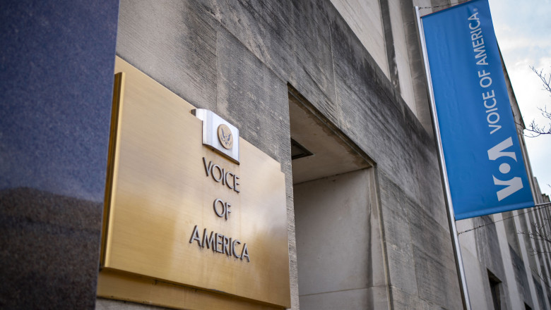 vocea americii isi reia emisia in ciuda eforturilor lui trump de a desfiinta acest post de radio 68163d861fb20
