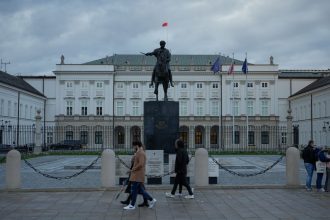 vot decisiv si in polonia electoratul alege intre calea pro ue si cea maga uitati va aceeasi batalie are loc si in romania 6828d101d68b0