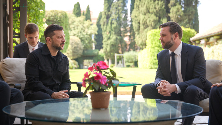 zelenski anunta ca doreste sa incheie cu rusia un armistitiu complet si neconditionat cat mai curand posibil 682a0e952f6c8