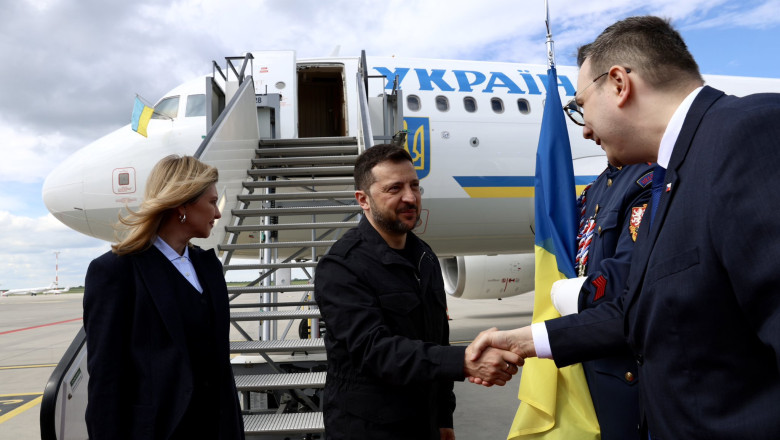 zelenski intampinat ca lider al lumii libere la praga discutii despre aparare cu presedintele si premierul cehiei 6817602936b9d