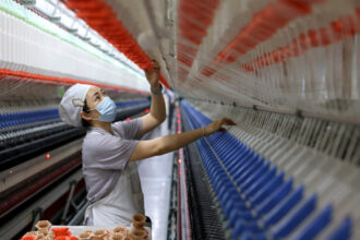 activitatea fabricilor din china a scazut neasteptat in luna mai cu cel mai abrupt declin din 2022 68404ded80136