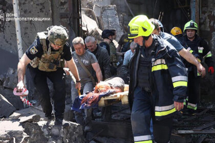 bilantul atacului rusesc cu rachete de la dnipro a crescut la 17 morti si aproape 300 de raniti 685b89e3d13b1