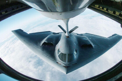 bombardiere b 2 stealth ale sua se indreapta spre baza diego garcia din oceanul indian sprijinite de opt avioane cisterna 6856c5cb50e75