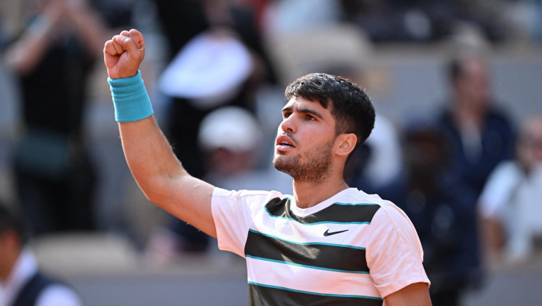 carlos alcaraz a castigat finala roland garros 2025 dupa un meci de cinci seturi cu jannik sinner al doilea trofeu consecutiv la paris 6846c8d23a574