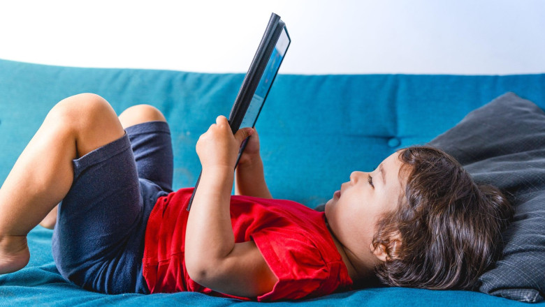 cat timp pot fi lasati copiii in fata ecranelor fara sa dezvolte probleme emotionale si de comportament studiu 68533a96adadf