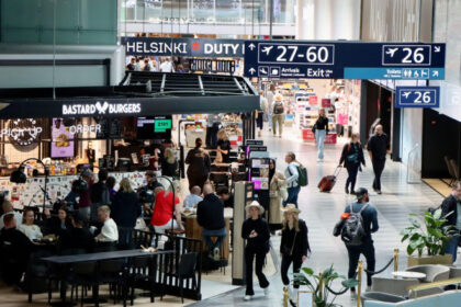 compania aeriana care promite sa penalizeze pasagerii indisciplinati cu cel putin 500 de euro amenda se trage direct de pe card 684c3cbf922ba