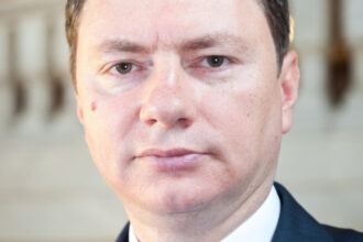 cosmin marinescu doctor in economie romania a ajuns in procedura de deficit excesiv in 2019 inainte de crizele multiple 68533aacbeaed