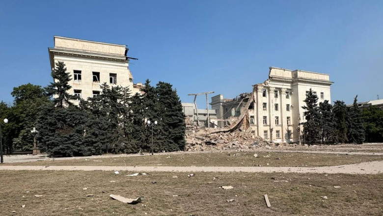 creaturi complet bolnave reactia lui zelenski dupa ce rusia a doborat cu bombe cladirea administratiei din herson 6841da090021a