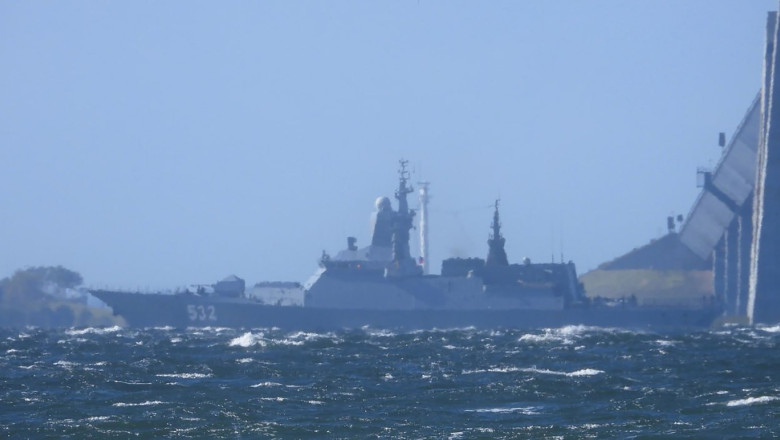 cum a reusit o nava de razboi rusa inarmata cu rachete sa treaca nedetectata prin canalul manecii era insotita de doua petroliere 685aebae8b2f0