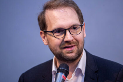 dominic fritz trebuie sa terminam cu o politica externa in forma de roman ghiocel 68569bbf5ba90