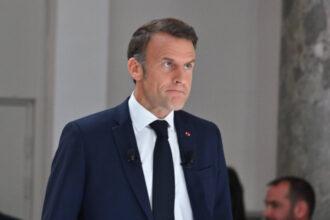 emmanuel macron face o vizita oficiala in groenlanda precizarile presedintiei franceze 68441bc0308e6