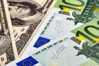 euro a ajuns la cel mai ridicat nivel fata de dolar din ultimii patru ani care este explicatia 684b17cf20b75