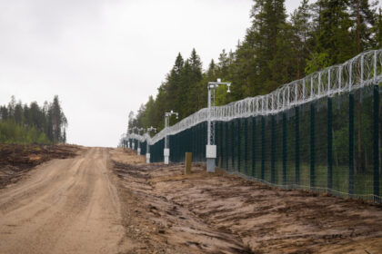 finlanda inchide cu gard inalt de aproape 5 metri inca un tronson al frontierei cu rusia 685ba95ca06a3