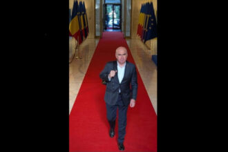 foto buna dimineata ilie bolojan s a pozat pe holul palatului victoria in prima sa zi la guvern 685a5440b88b8