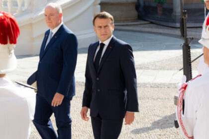 foto emmanuel macron i a oferit printului albert de monaco un munte subacvatic care ii va purta numele ce alte daruri a primit monarhul 68451a186f359