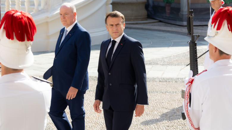 foto emmanuel macron i a oferit printului albert de monaco un munte subacvatic care ii va purta numele ce alte daruri a primit monarhul 68451a186f359