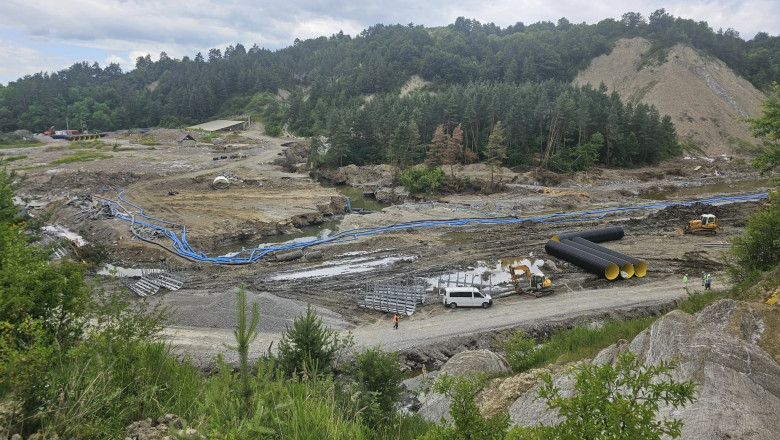 foto ministrul mediului la salina praid o zona care ar fi trebuit sa fie un furnicar pentru a se termina la timp lucrarile pare parasita 68616e137dc32