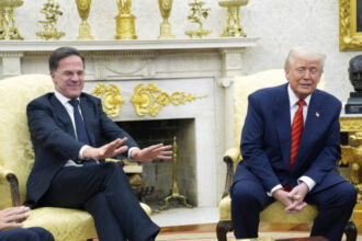 foto sms ul trimis de seful nato lui donald trump ce veste ii da mark rutte presedintelui american n a fost usor 685ae0fe45e61