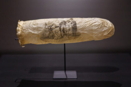 foto un prezervativ vechi de 200 de ani expus intr un muzeu din amsterdam banuim ca nu a fost folosit niciodata 683ffbe186aab