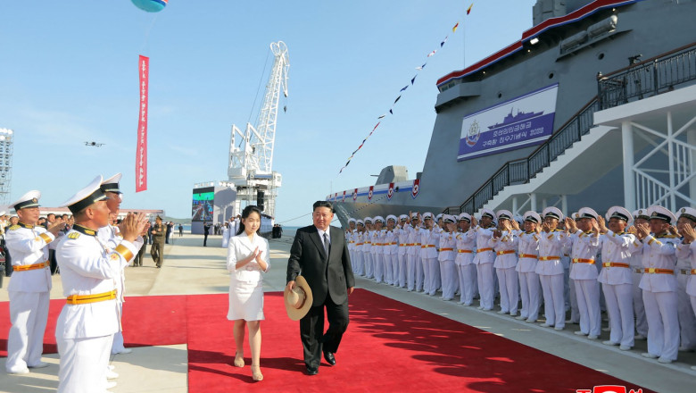 galerie foto coreea de nord si a reparat si relansat distrugatorul avariat kim jong un ameninta cu actiuni militare coplesitoare 684bf58669210