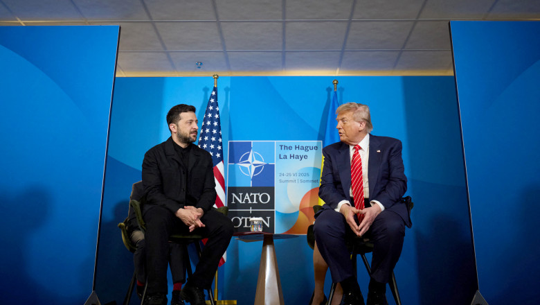 galerie foto diplomatia vizuala a lui volodimir zelenski presedintele ucrainean a ales sa si schimbe stilul vestimentar la summitul nato 685c521cb11c5