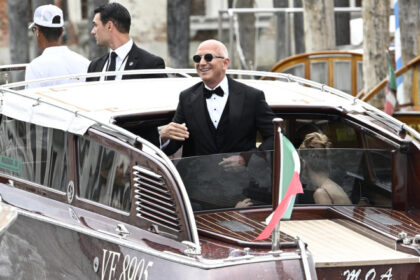 galerie foto jeff bezos s a casatorit cu lauren sanchez imagini spectaculoase de la nunta anului e o abatere de la ceea ce se asteapta oamenii 685f8545697a0